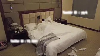 绿帽系列朋友专程来操老婆体力真不错！