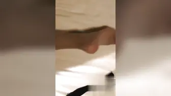 佩戴宝格丽项链的东北御姐在酒店啪啪遭泄密 黑丝大长腿接受肉棒及道具强插淫穴！
