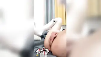 在美的女神为了钱什么都能做 长沙顶级高端女神杨明蕊下海直播自慰抠逼的样子真的迷人
