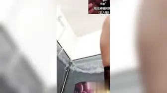 广西反差贱母狗趁男友不在和网友裸聊被录屏曝光 性欲旺盛勾引网友操自己