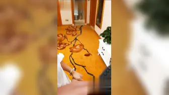 穿着性感的白富美被上门维修师傅诱惑啪啪 “美女多久没做了 想不想啊 哥哥的鸡巴好大好舒服”对白精彩！