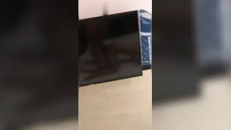 绿帽大哥分享自己的淫妻 极品反差母狗人妻性爱自拍 一遍玩着鸡也不忘放下她的道具！