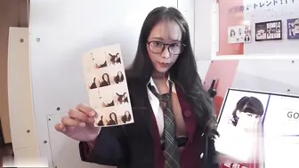 网友求瓜！OF福利姬naomiii想做什么就做什么的人妻，在游戏厅和照相厅被颜射和中出！