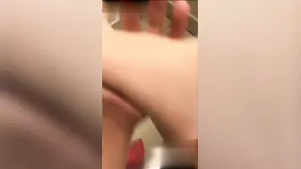 美术学院高颜值小姐姐 户外极限露出展示丝袜玉足 当性奴就要有性奴的觉悟