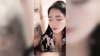 长的甜美骚逼受老罪 超正点的巨乳满背纹身反差精神小妹 被社会小哥哥暴力打桩后入 插的喊先停会！