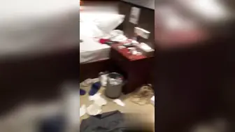 露脸调教双乳头骚母狗 黄色蜡烛滴满乳头和双臀 最后再满脸期待地接受主人圣水的洗礼