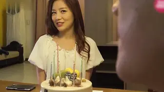 韩国知名女神彩琳足交恋足调教剧情羞辱男母狗