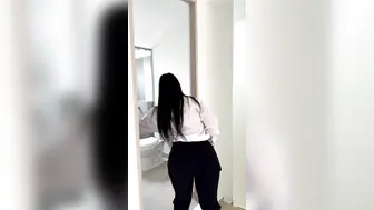 房地产顾问同意在房子里与她的客户性交，以说服他购买它