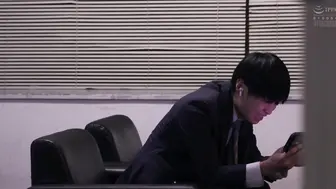 ADN-705 [无码中文字幕]土气眼镜OL的另一面 被直播凌辱的美熟女主播 武藤绫香